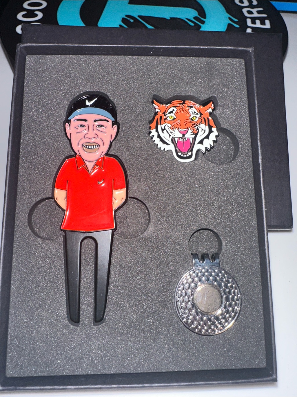 Tiger Woods Golf Divot Tool  Ball Marker